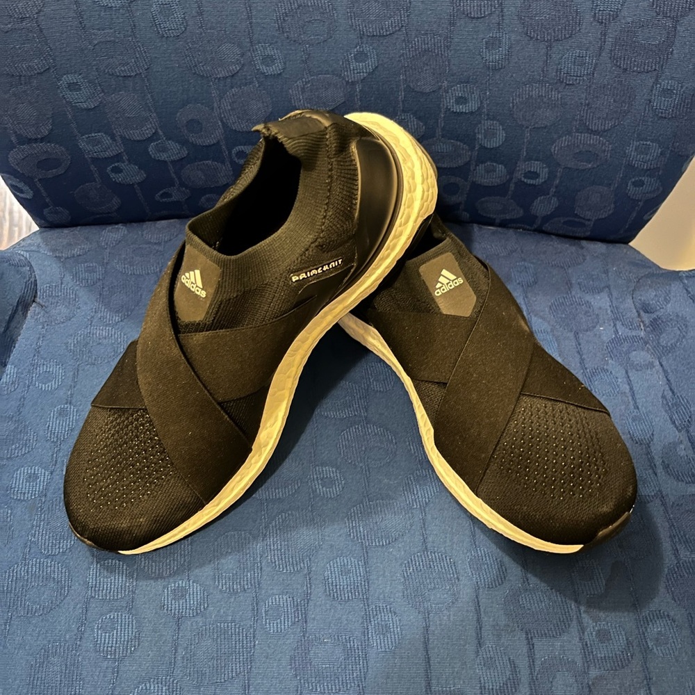 NEW - Adidas Ultraboost DNA running shoes